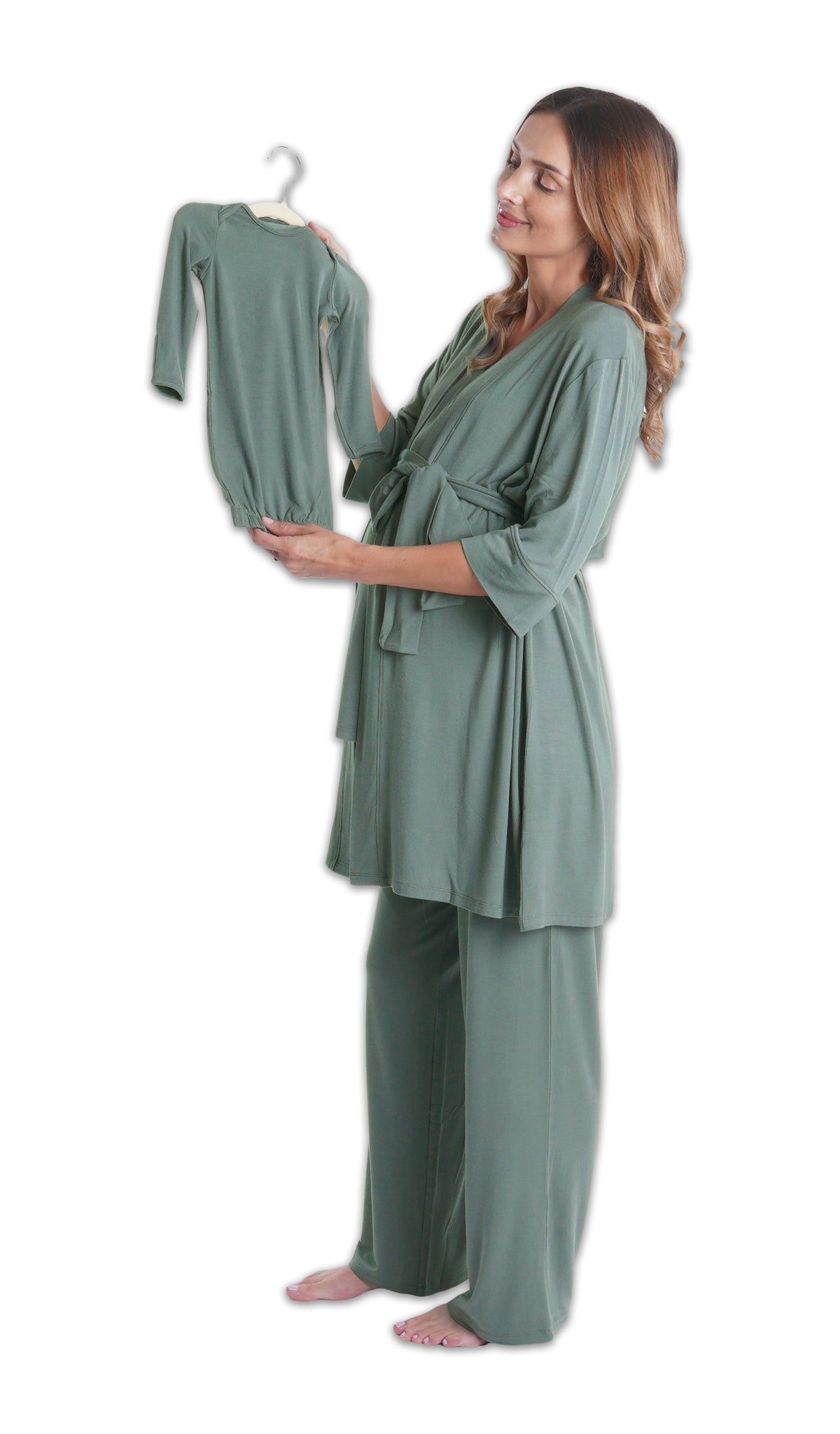 Fog Analise 5-Piece Set. Pregnant woman wearing 3/4 sleeve robe, tank top and pant while holding a baby gown on hanger.